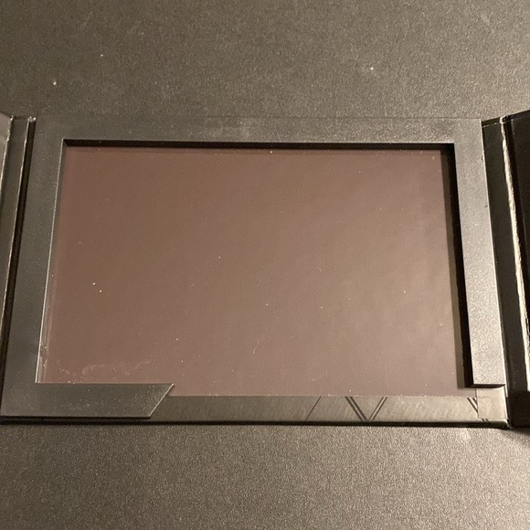NWOB OFRA Empty Magnetic Palette - Picture 2 of 3